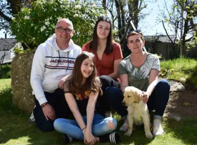 Slow et sa famille d'accueil